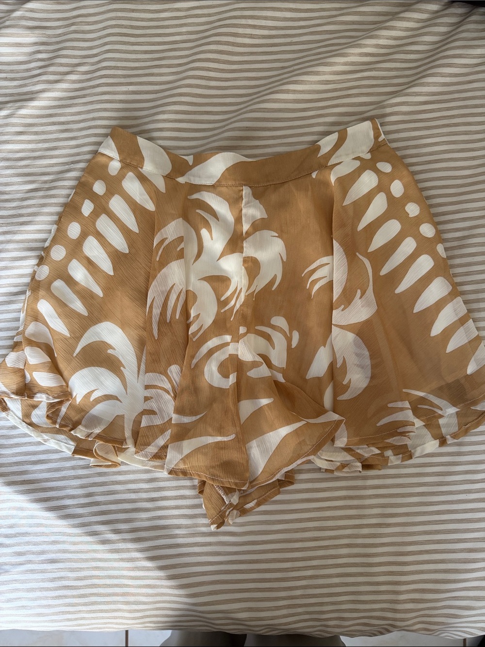 Forever 21 Tan and White Tropical Print Skort Shorts